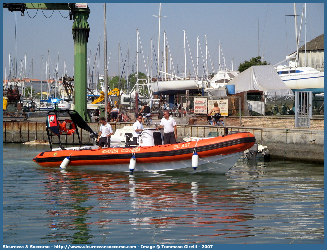 GC A57
Corpo delle Capitanerie di Porto
Guardia Costiera
Zodiac Hurricane
Parole chiave: Guardia;Costiera;Capitaneria;Capitanerie;Porto;Battello;Battelli;Pneumatico;Pneumatici;Gommone;Gommoni;Zodiac;Hurricane;CP;C.P.;G.C.;GC;A60