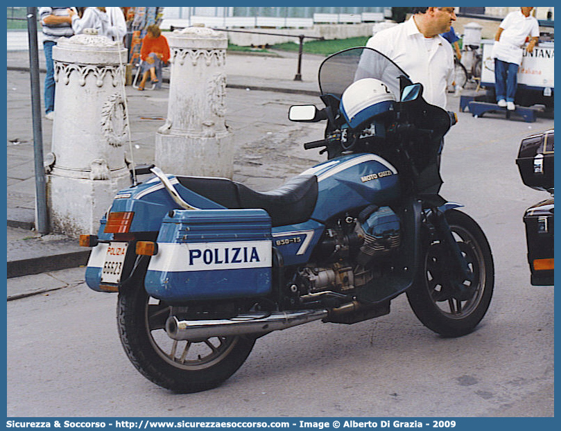 Polizia 66623
Polizia di Stato
Polizia Stradale
Moto Guzzi 850 T5
Parole chiave: Polizia di Stato;Polizia;PS;Polizia Stradale;Moto;Guzzi;850;T5;t5;66623