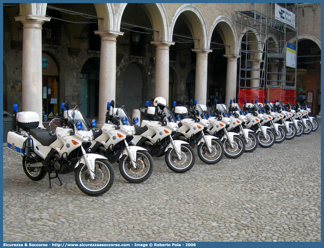 -
Polizia Municipale
Comune di Modena
Aprilia Pegaso II serie
Parole chiave: Polizia;Locale;Municipale;Modena;Aprilia;Pegaso