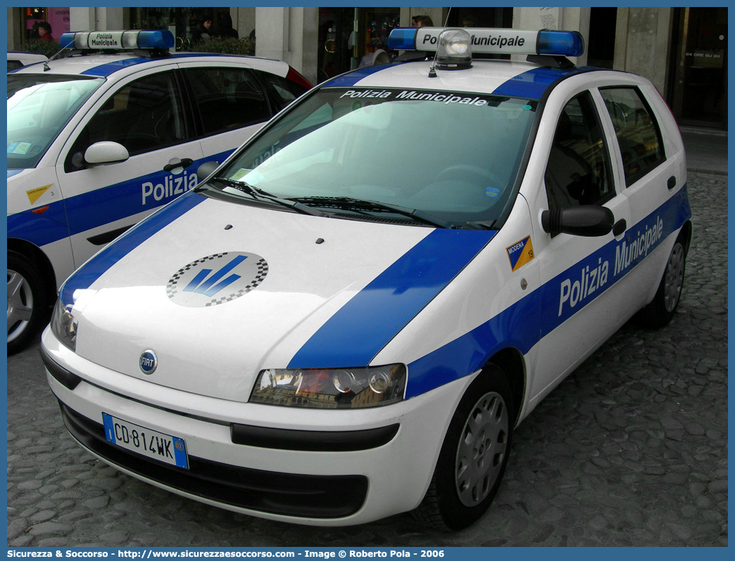 -
Polizia Municipale
Comune di Modena
Fiat Punto II serie
Allestitore Bertazzoni S.r.l.
Parole chiave: Polizia;Locale;Municipale;Modena;Fiat;Punto;Bertazzoni