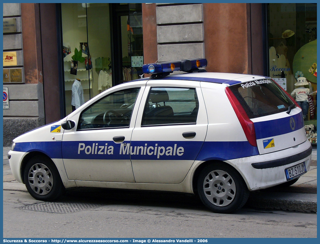 -
Polizia Municipale
Comune di Parma
Fiat Punto II serie
Allestitore Bertazzoni S.r.l.
Parole chiave: Polizia;Locale;Municipale;Parma;Fiat;Punto;Bertazzoni