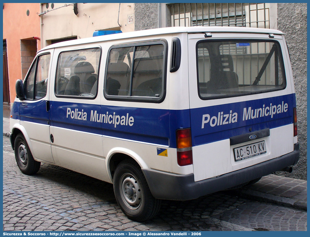 -
Polizia Municipale
Comune di Parma
Ford Transit II serie II resyling
Parole chiave: Polizia;Locale;Municipale;Parma;Ford;Transit