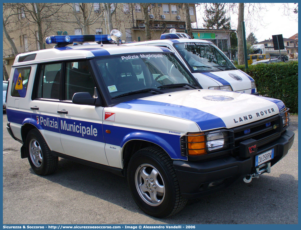 -
Polizia Municipale
Comune di Piacenza
Land Rover Discovery II serie
Allestitore Bertazzoni S.r.l.
Parole chiave: Polizia;Locale;Municipale;Piacenza;Land Rover;Discovery;Bertazzoni