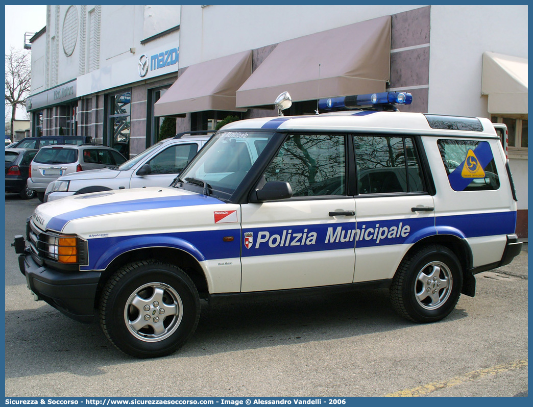 -
Polizia Municipale
Comune di Piacenza
Land Rover Discovery II serie
Allestitore Bertazzoni S.r.l.
Parole chiave: Polizia;Locale;Municipale;Piacenza;Land Rover;Discovery;Bertazzoni