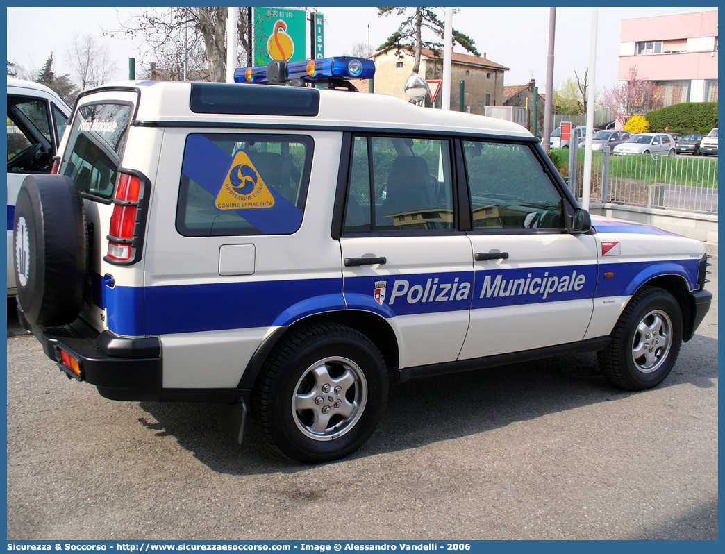 -
Polizia Municipale
Comune di Piacenza
Land Rover Discovery II serie
Allestitore Bertazzoni S.r.l.
Parole chiave: Polizia;Locale;Municipale;Piacenza;Land Rover;Discovery;Bertazzoni