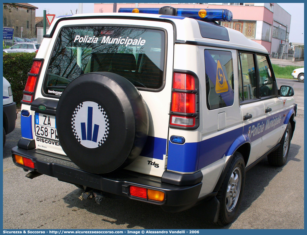 -
Polizia Municipale
Comune di Piacenza
Land Rover Discovery II serie
Allestitore Bertazzoni S.r.l.
Parole chiave: Polizia;Locale;Municipale;Piacenza;Land Rover;Discovery;Bertazzoni