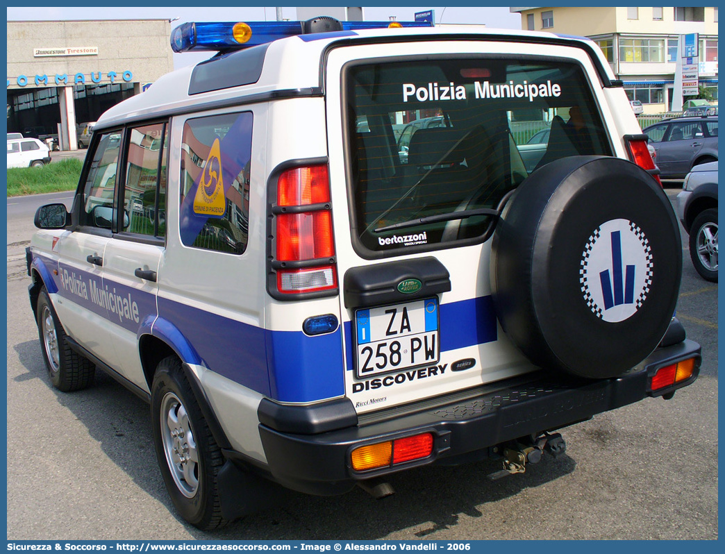 -
Polizia Municipale
Comune di Piacenza
Land Rover Discovery II serie
Allestitore Bertazzoni S.r.l.
Parole chiave: Polizia;Locale;Municipale;Piacenza;Land Rover;Discovery;Bertazzoni