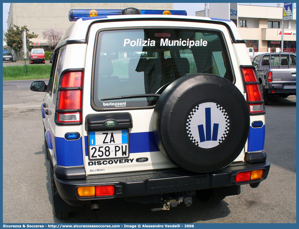 -
Polizia Municipale
Comune di Piacenza
Land Rover Discovery II serie
Allestitore Bertazzoni S.r.l.
Parole chiave: Polizia;Locale;Municipale;Piacenza;Land Rover;Discovery;Bertazzoni