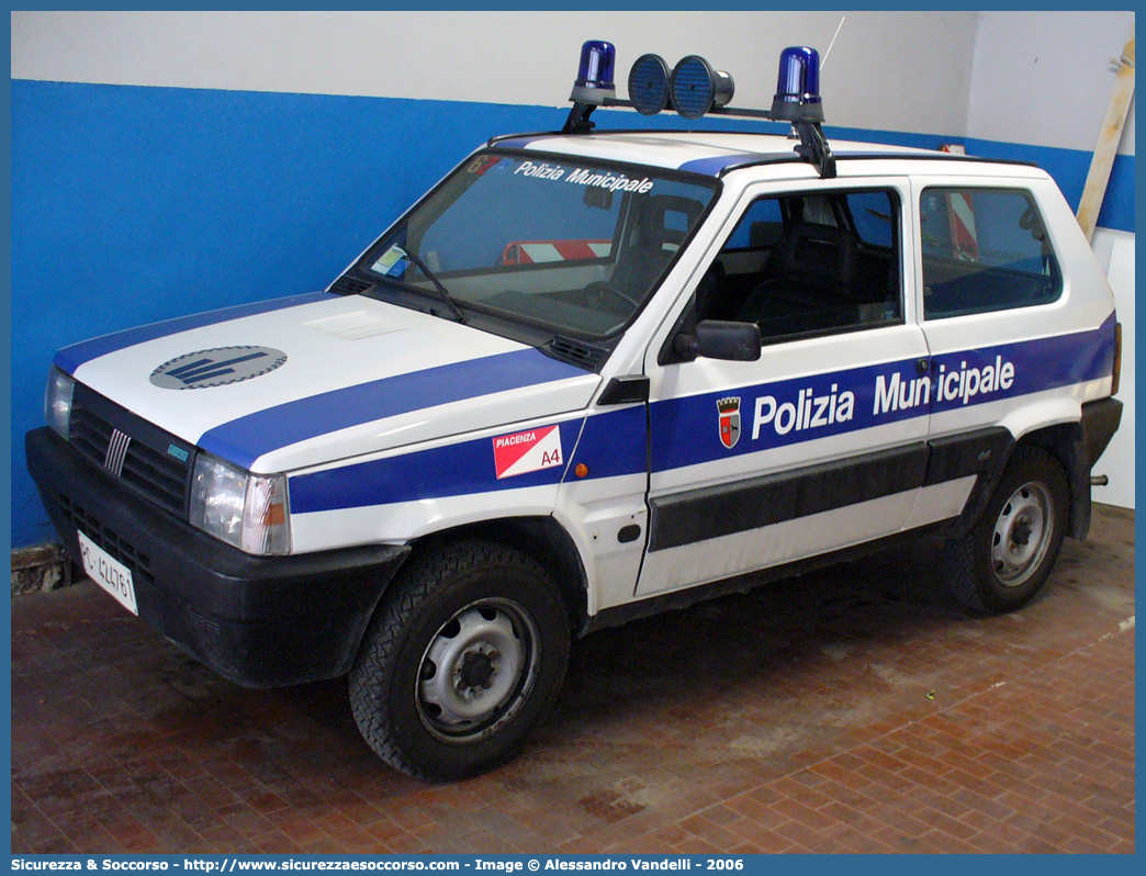 -
Polizia Municipale
Comune di Piacenza
Fiat Panda 4x4 II serie
Parole chiave: Polizia;Locale;Municipale;Piacenza;Fiat;Panda;4x4