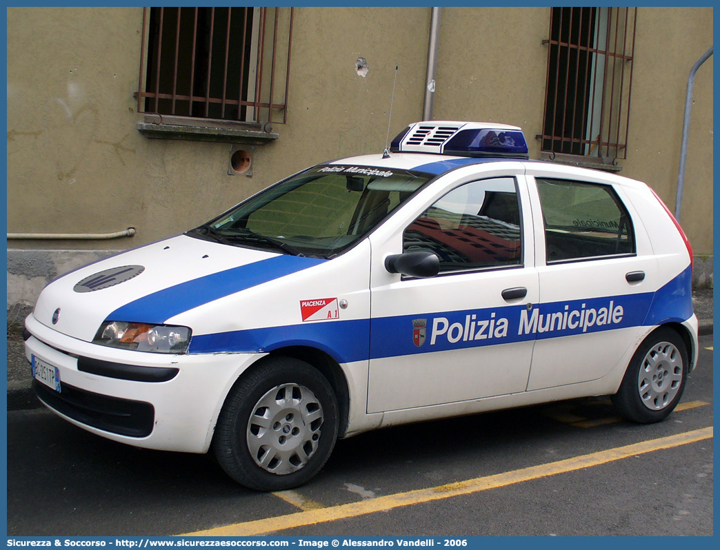 -
Polizia Municipale
Comune di Piacenza
Fiat Punto II serie
Parole chiave: Polizia;Locale;Municipale;Piacenza;Fiat;Punto