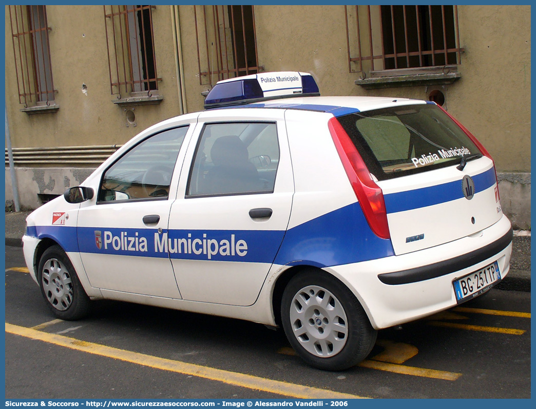 -
Polizia Municipale
Comune di Piacenza
Fiat Punto II serie
Parole chiave: Polizia;Locale;Municipale;Piacenza;Fiat;Punto