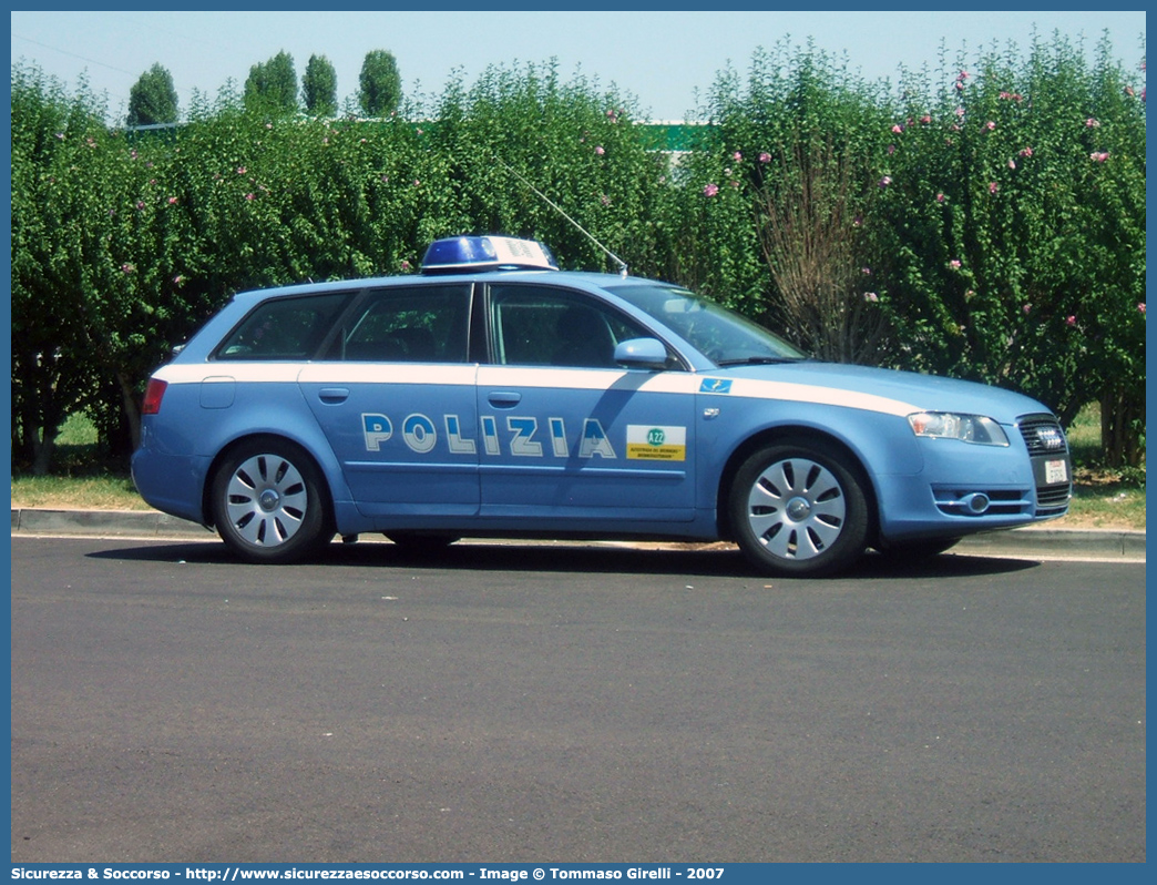 Polizia F3525
Polizia di Stato
Polizia Stradale
Autostrada del Brennero S.p.A.
Audi A4 Avant III serie
Parole chiave: Polizia di Stato;Polizia Stradale;Autostrada del Brennero S.p.A.;Brenneroautobahn A.G.;Audi;A4;Avant