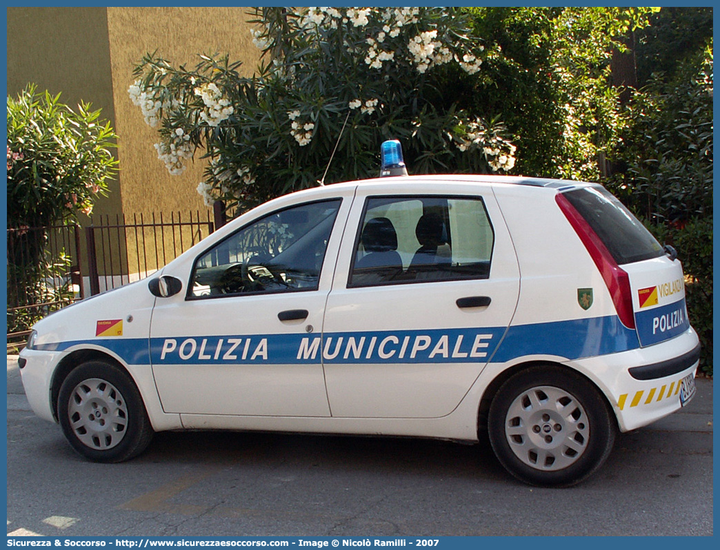 -
Polizia Municipale
Comune di Ravenna
Fiat Punto II serie
Parole chiave: Polizia;Locale;Municipale;Ravenna;Fiat;Punto