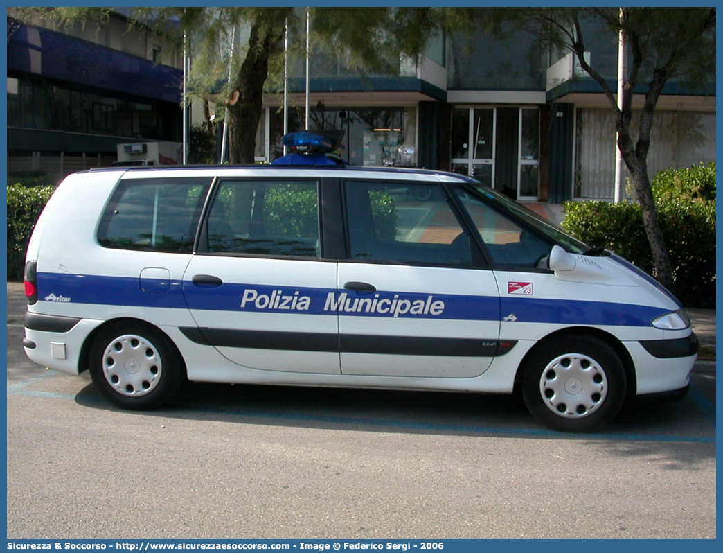 -
Polizia Municipale
Comune di Reggio Emilia
Renault Espace III serie
Allestitore Aricar S.p.A.
Parole chiave: Polizia;Locale;Municipale;Reggio Emilia;Renault;Espace;Aricar