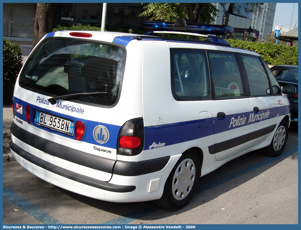 -
Polizia Municipale
Comune di Reggio Emilia
Renault Espace III serie
Allestitore Aricar S.p.A.
Parole chiave: Polizia;Locale;Municipale;Reggio Emilia;Renault;Espace;Aricar