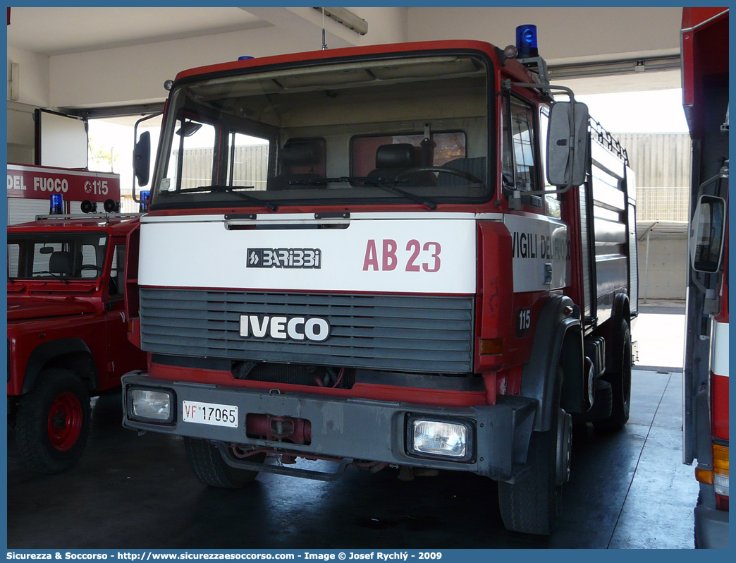 VF 17065
Corpo Nazionale Vigili del Fuoco
Iveco 190-26
Allestitore Baribbi S.p.A.
Parole chiave: VVF;V.V.F.;Corpo;Nazionale;Vigili;del;Fuoco;ABP;A.B.P.;AutoBottePompa;AutoBotte;Fiat;Iveco;190-26;190 - 26;Baribbi