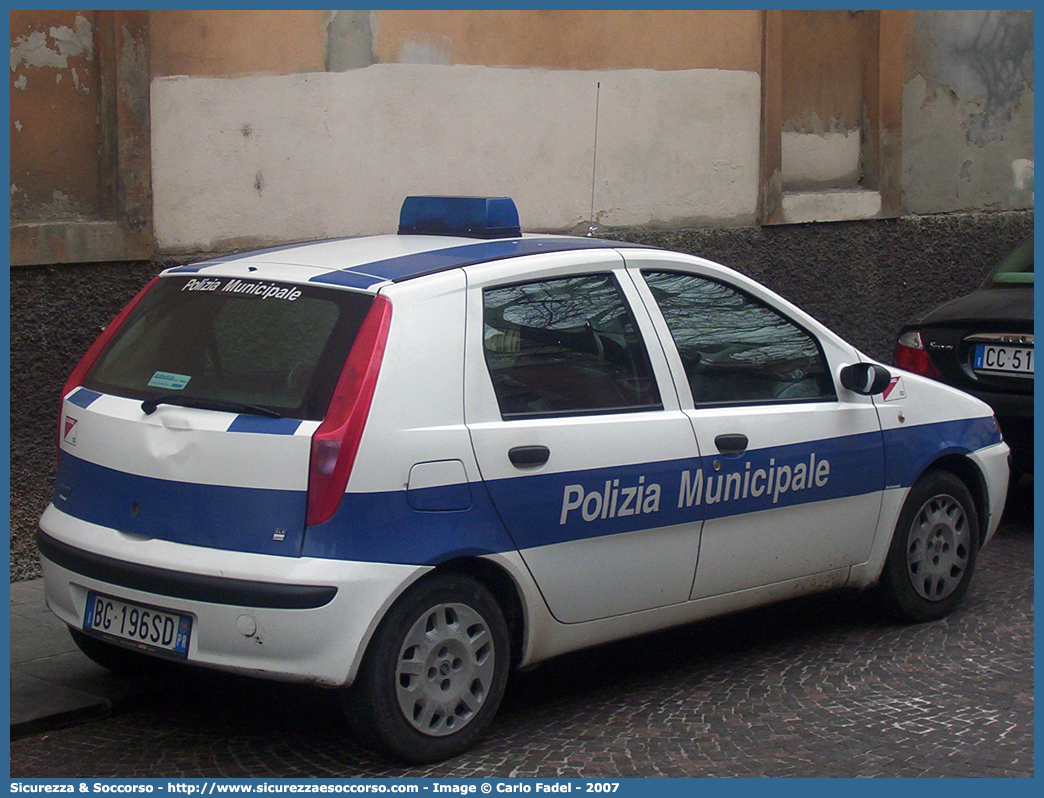 -
Polizia Municipale
Comune di Sala Baganza
Fiat Punto II serie
Parole chiave: Polizia;Locale;Municipale;Sala Baganza;Fiat;Punto