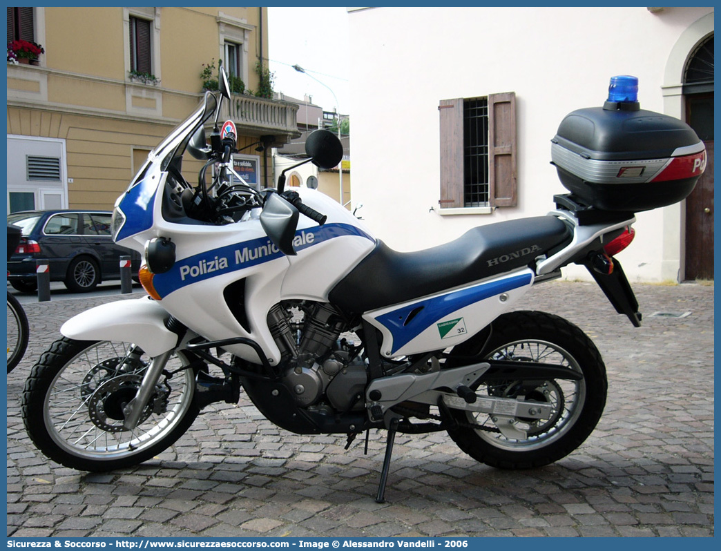 -
Polizia Municipale
Comune di San Lazzaro di Savena
Honda Transalp II serie
Parole chiave: Polizia;Locale;Municipale;San Lazzaro di Savena;Honda;Transalp