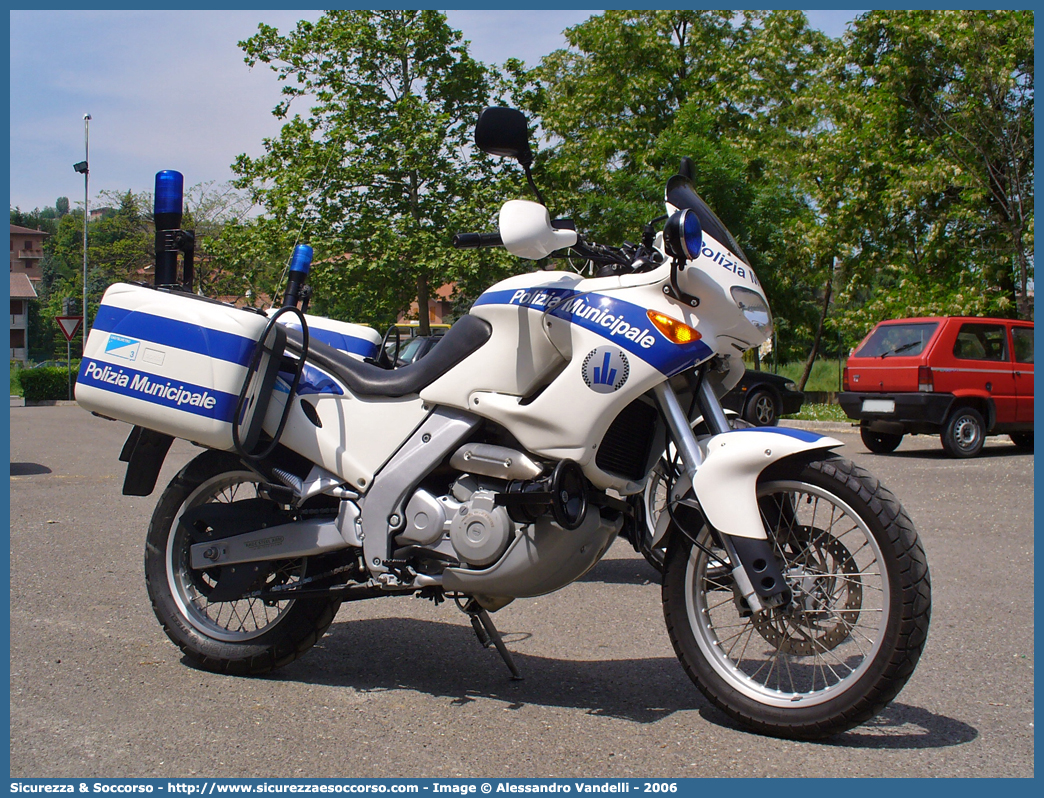 -
Polizia Municipale
Comune di Castelvetro di Modena
Aprilia Pegaso II serie
Parole chiave: Polizia;Locale;Municipale;Castelvetro di Modena;Aprilia;Pegaso