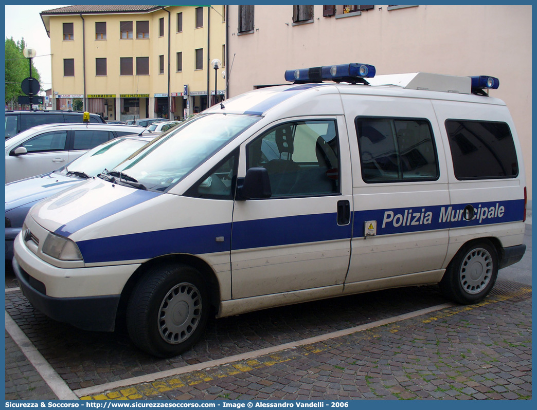 -
Polizia Municipale
Unione Comuni del Sorbara
Fiat Scudo I serie
Allestitore Bertazzoni S.r.l.
Parole chiave: Polizia;Locale;Municipale;Sorbara;Bastiglia;Bomporto;Ravarino;Fiat;Scudo;Bertazzoni