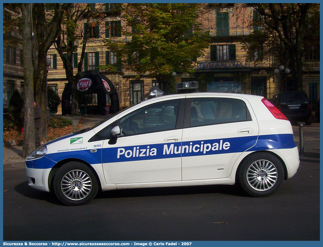 -
Polizia Municipale
Corpo Unico delle Terre Verdiane
Fiat Grande Punto
Allestitore Projet Service S.r.l.
Parole chiave: Polizia;Locale;Municipale;Terre Verdiane;Busseto;Fidenza;Fontanellato;Fontevivo;Roccabianca;Salsomaggiore Terme;San Secondo Parmense;Soragna;Trecasali;Fiat;Grande Punto;Projet Service