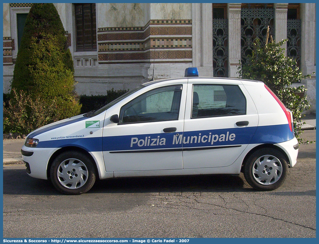 -
Polizia Municipale
Corpo Unico delle Terre Verdiane
Fiat Punto II serie
Parole chiave: Polizia;Locale;Municipale;Terre Verdiane;Busseto;Fidenza;Fontanellato;Fontevivo;Roccabianca;Salsomaggiore Terme;San Secondo Parmense;Soragna;Trecasali;Fiat;Punto