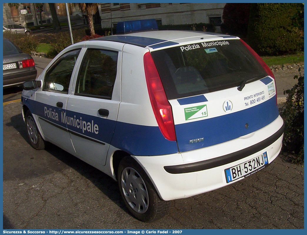 -
Polizia Municipale
Corpo Unico delle Terre Verdiane
Fiat Punto II serie
Parole chiave: Polizia;Locale;Municipale;Terre Verdiane;Busseto;Fidenza;Fontanellato;Fontevivo;Roccabianca;Salsomaggiore Terme;San Secondo Parmense;Soragna;Trecasali;Fiat;Punto