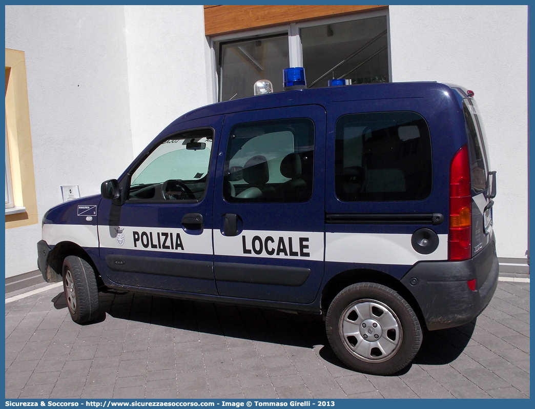 -
Polizia Locale
Corpo Intercomunale Anaunia
Renault Kangoo 4x4 II serie
Allestitore Focaccia Group S.r.l.
Parole chiave: Polizia;Locale;Municipale;Anaunia;Campodenno;Cles;Coredo;Denno;Sanzeno;Sfruz;Sporminore;Ton;Vervò;Vervo;Renault;Kangoo;4x4;4 x 4;Focaccia