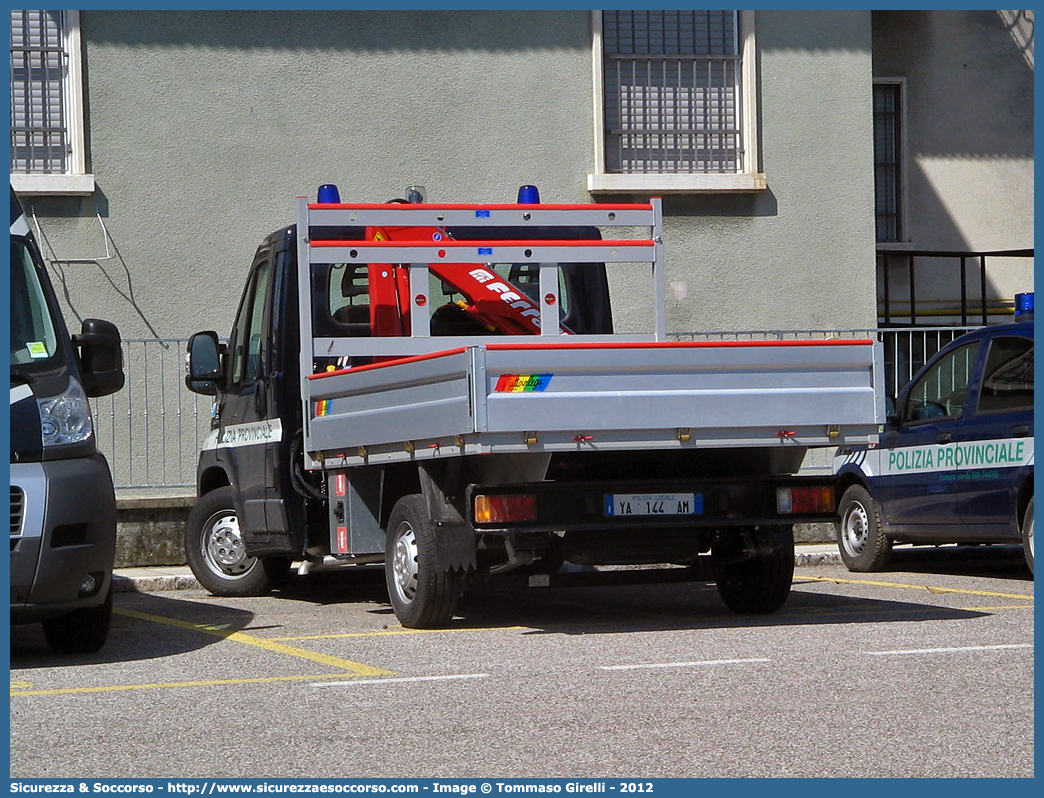 Polizia Locale YA144AM
Polizia Provinciale
Provincia di Verona
Fiat Ducato III serie
Allestitore Omnicar S.r.l.
Parole chiave: Polizia;Locale;Provinciale;Verona;Fiat;Ducato;X250;YA144AM;YA 144 AM