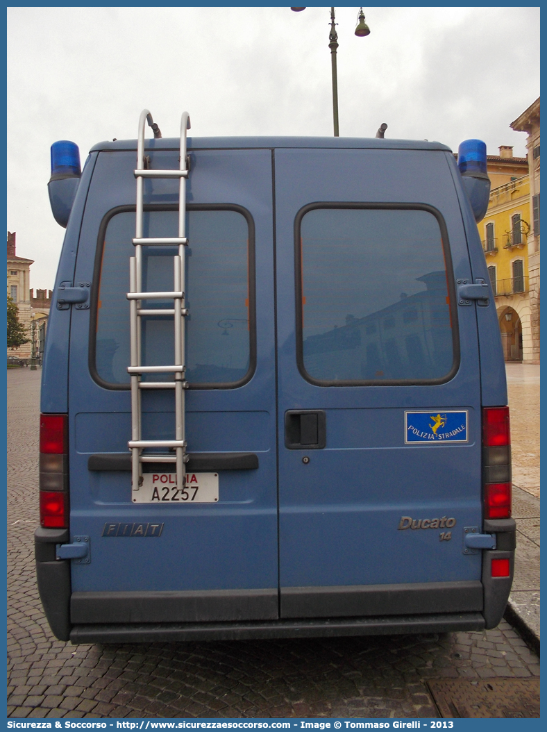 Polizia A2257
Polizia di Stato
Polizia Stradale
Autostrada Bs/Vr/Vi/Pd S.p.A.
Fiat Ducato II serie
Parole chiave: PS;P.S.;Polizia;di;Stato;Stradale;Autostradale;Autostrada;Serenissima;Bs/Vr/Vi/Pd S.p.A.;Fiat;Ducato