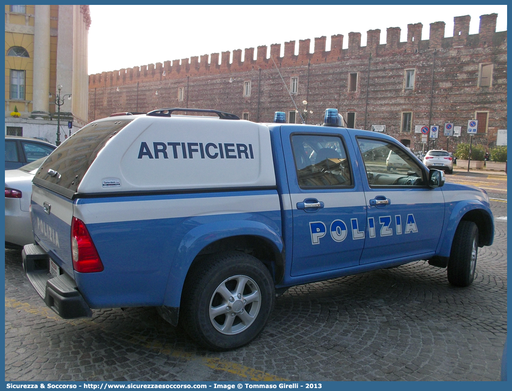 Polizia H2976
Polizia di Stato
Artificieri Antisabotaggio
Isuzu D-Max I serie I restyling
Parole chiave: PS;P.S.;Polizia;di;Stato;Artificieri;Antisabotaggio;Isuzu;D-Max;D - Max;DMax;Maritan;Alberto