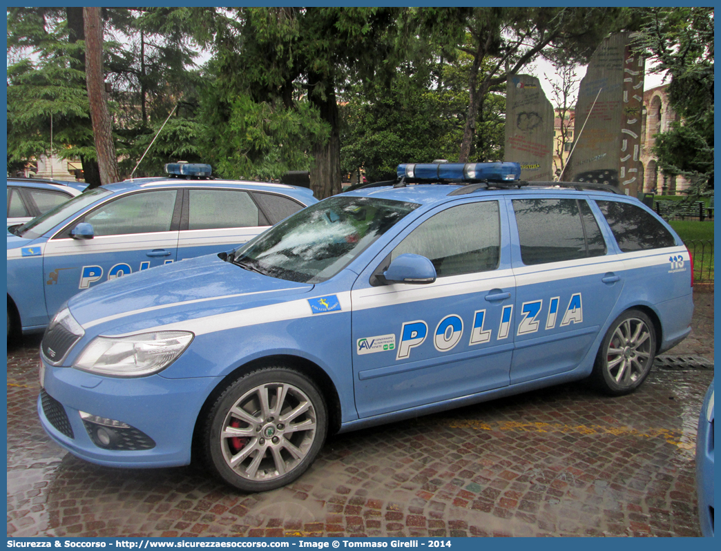 Polizia H8104
Polizia di Stato
Polizia Stradale
C.A.V. Concessioni
Autostradali Venete S.p.A.
Skoda Octavia Wagon RS III serie
Allestitore Focaccia Group S.r.l.
Parole chiave: Polizia di Stato;Polizia;PS;Polizia Stradale;Skoda;Octavia;Wagon;Station Wagon;SW;S.W.;RS;H8104;H 8104