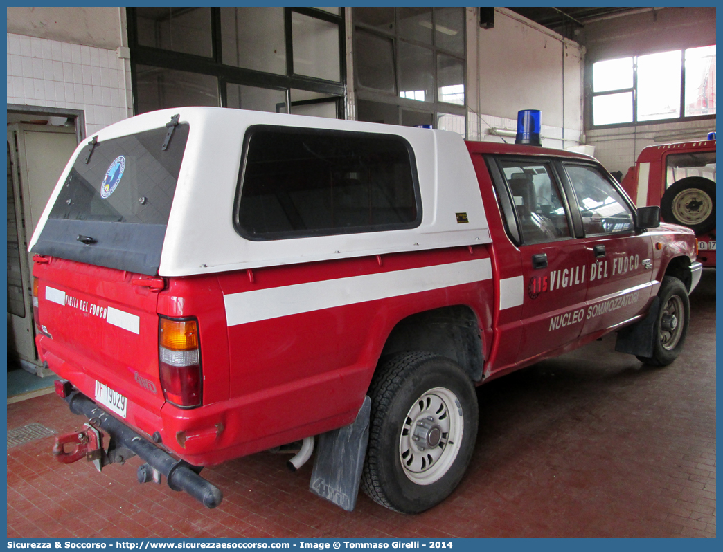 VF 19029
Corpo Nazionale Vigili del Fuoco
Nucleo Soccorso Subacqueo e Acquatico
Mitsubishi L200 II serie
Parole chiave: Corpo;Nazionale;Vigili del Fuoco;Vigili;Fuoco;Mitsubishi;L200;L 200;NSSA;N.S.S.A.;Soccorso;Subacqueo;Acquatico;Sommozzatori;Subacquei