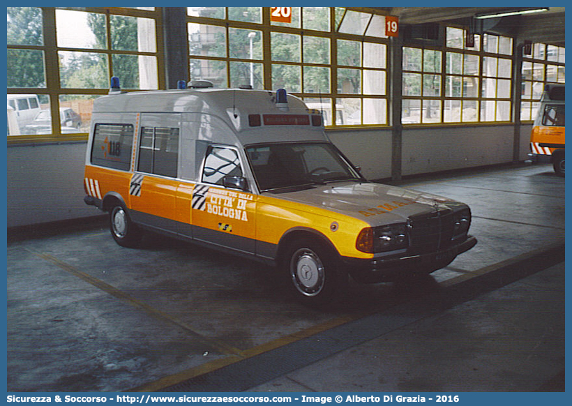 BO 2771
118 Bologna Soccorso
Mercedes Benz W123
Allestitore Grazia/Miesen
Parole chiave: 118;Bologna;Soccorso;Ambulanza;Autoambulanza;Mercedes Benz;W123;W 123;Grazia;Miesen