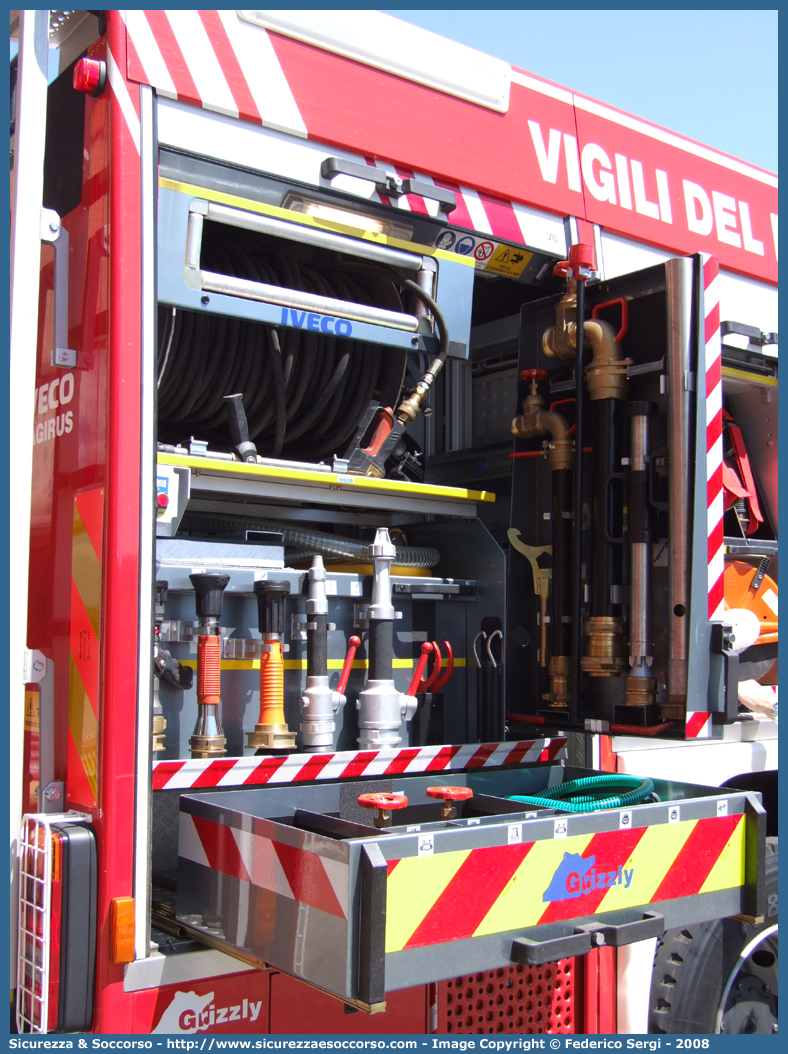 VF 24574
Corpo Nazionale Vigili del Fuoco
Iveco Magirus Grizzly
140E28 4x4 II serie
Parole chiave: VVF;V.V.F.;Corpo;Nazionale;Vigili;del;Fuoco;AutoPompaSerbatoio;APS;A.P.S.;Iveco;Magirus;Grizzly;140E28;4x4