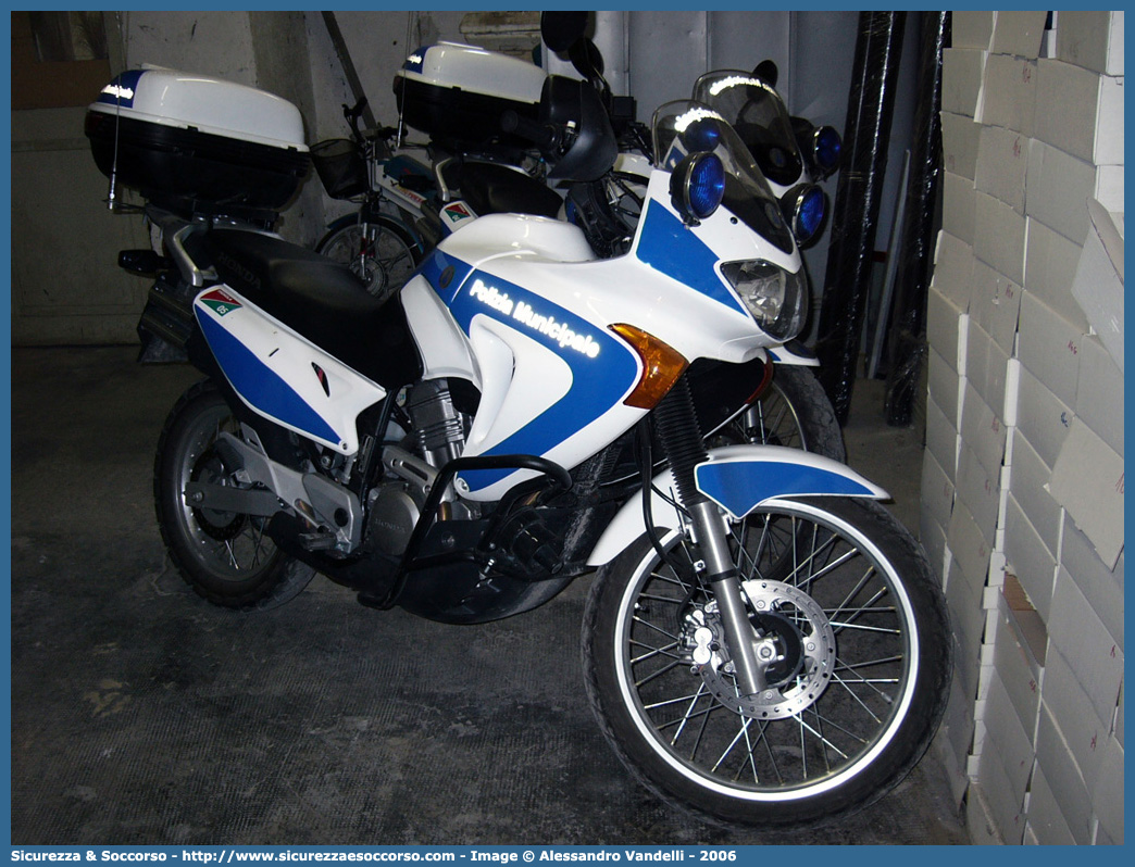 -
Polizia Municipale
Comune di Vignola
Honda Transalp II serie
Parole chiave: Polizia;Locale;Municipale;Vignola;Honda;Transalp