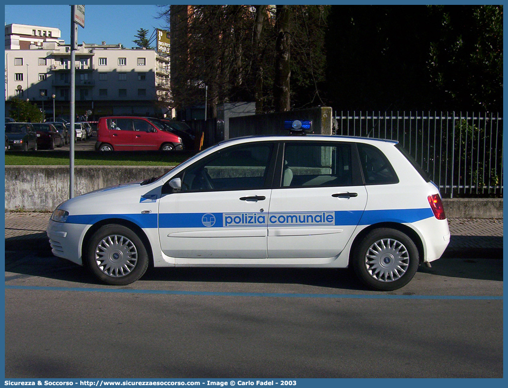 -
Polizia Comunale
Comune di Fiume Veneto
Fiat Stilo II serie
Parole chiave: Polizia;Locale;Comunale;Municipale;Fiume;Veneto;Fiat;Stilo