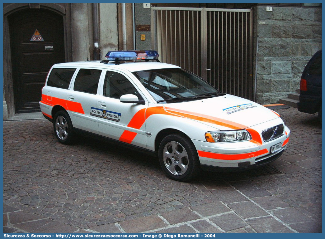 -
Confederazione Svizzera
Polizia Cantonale dei Grigioni
Volvo V70 Station Wagon II generation restyling
Parole chiave: Confederazione;Svizzera;Polizia;Cantonale;Grigioni;Volvo;V70