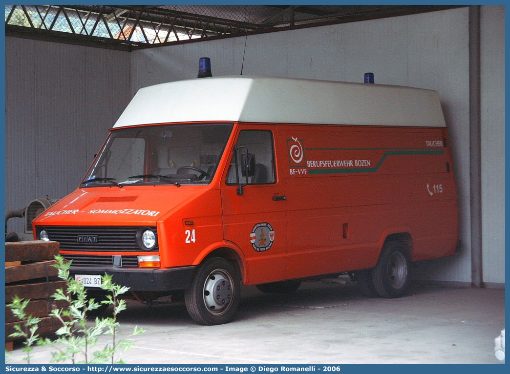 VF 024 BZ
Corpo Permanente dei Vigili del Fuoco Bolzano
Berufsfeuerwehr Bozen
Sommozzatori - Taucher
Fiat Iveco Daily I serie
Parole chiave: VF;VFV;V.F.;V.F.V.;Vigili;Fuoco;Corpo;Permanente;Berufsfeuerwehr;Bolzano;Bozen;Sommozzatori;Taucher;Fiat;Iveco;Daily