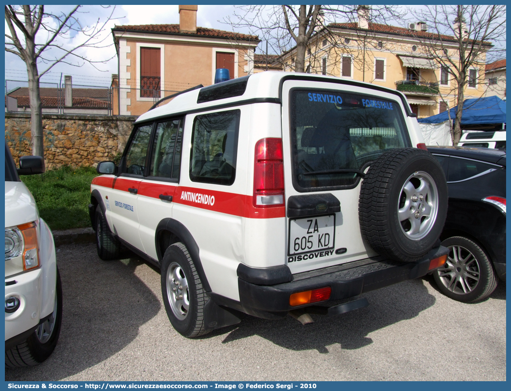 101
Regione Veneto
Servizio Forestale Regionale
Land Rover Discovery II serie
Anticendio
Parole chiave: Regione;Veneto;Servizio;Forestale;Regionale;Land;Rover;Discovery