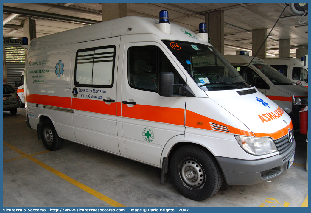 118
Pia Opera Croce Verde Padova
Mercedes Benz Sprinter 314 I serie restyling
Allestitore MAF S.n.c.
Parole chiave: Pia;Opera;Croce;Verde;Padova;Mercedes;Benz;Sprinter;314;Ambulanza;M.A.F.;MAF