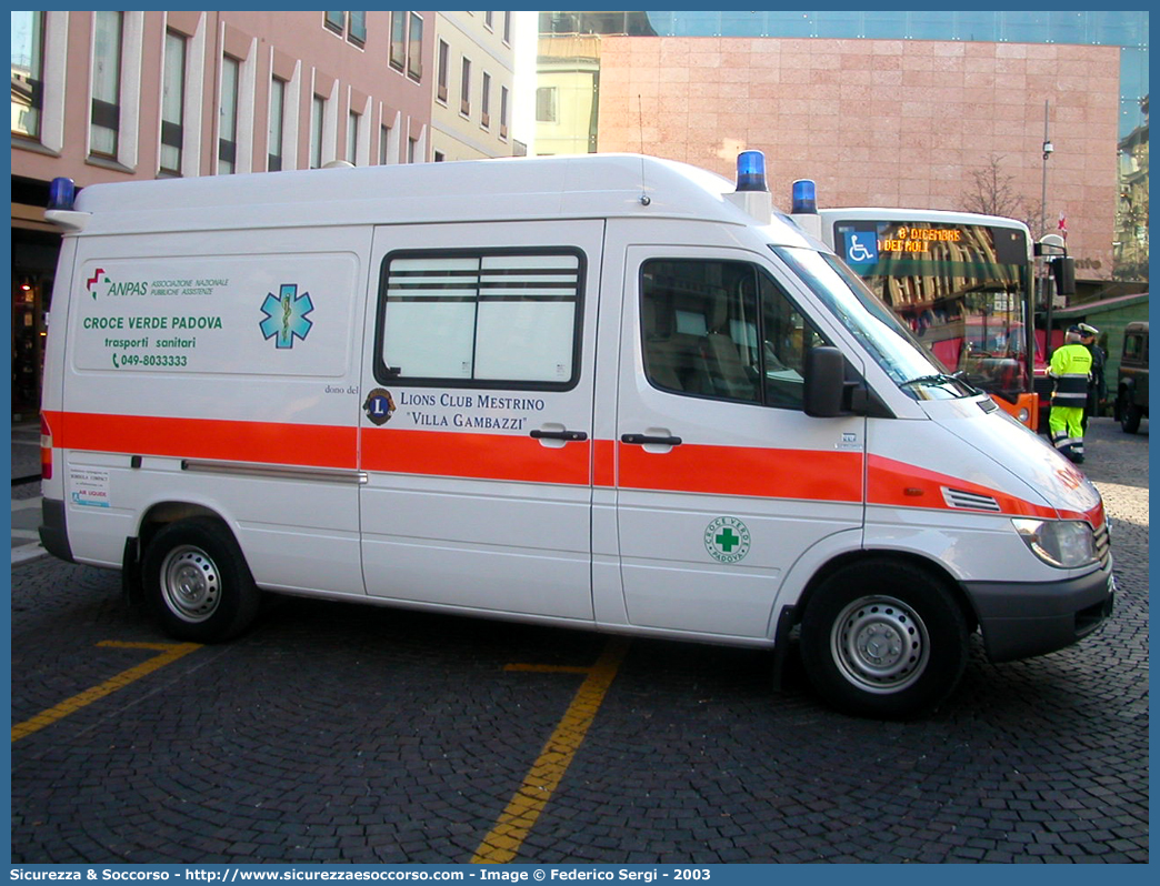 118
Pia Opera Croce Verde Padova
Mercedes Benz Sprinter 314 I serie restyling
Allestitore MAF S.n.c.
Parole chiave: Pia;Opera;Croce;Verde;Padova;Mercedes;Benz;Sprinter;314;Ambulanza;M.A.F.;MAF