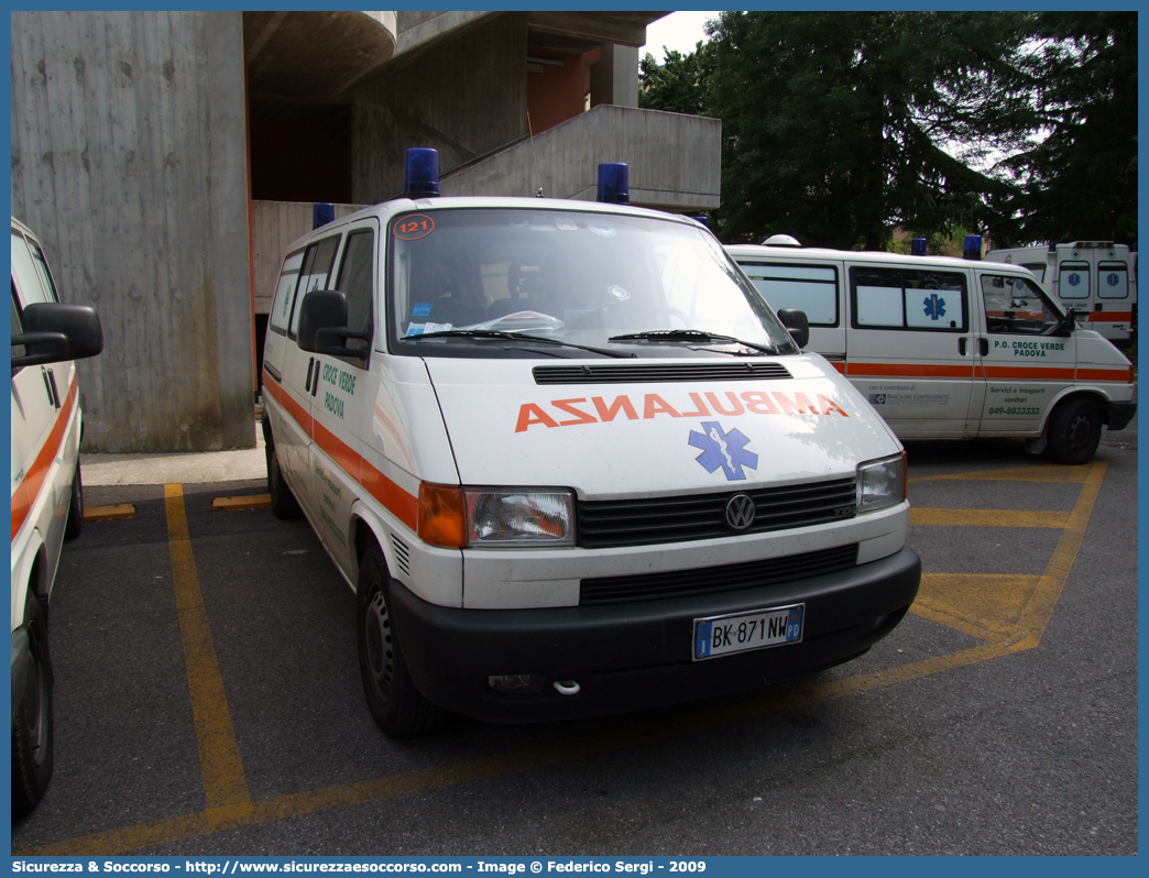 121
Pia Opera Croce Verde Padova
Volkswagen Transporter T4
(passo lungo)
Allestitore MAF S.n.c.
Parole chiave: Pia;Opera;Croce;Verde;Padova;Ambulanza;Volkswagen;Transporter;T4