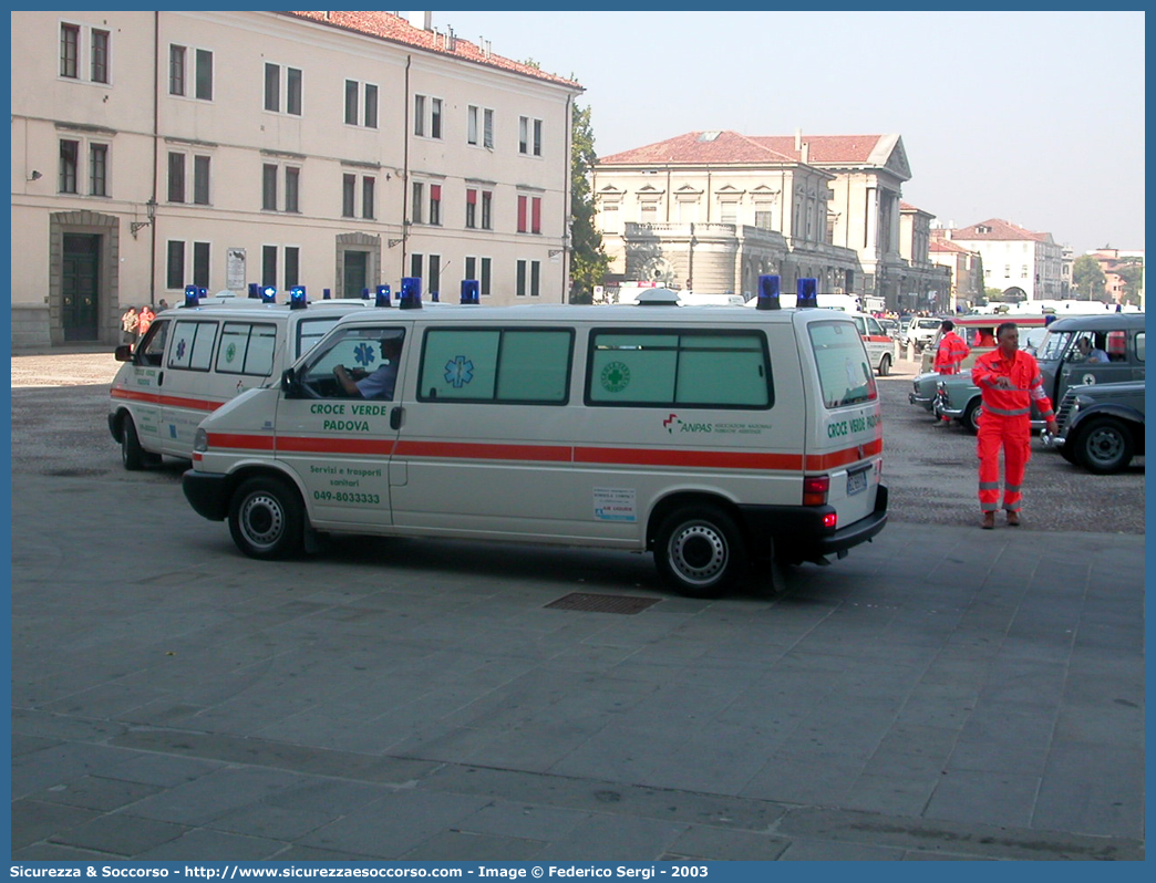 131
Pia Opera Croce Verde Padova
Volkswagen Transporter T4 restyling
Allestitore MAF S.n.c.
Parole chiave: Pia;Opera;Croce;Verde;Padova;Ambulanza;Volkswagen;Transporter;T4