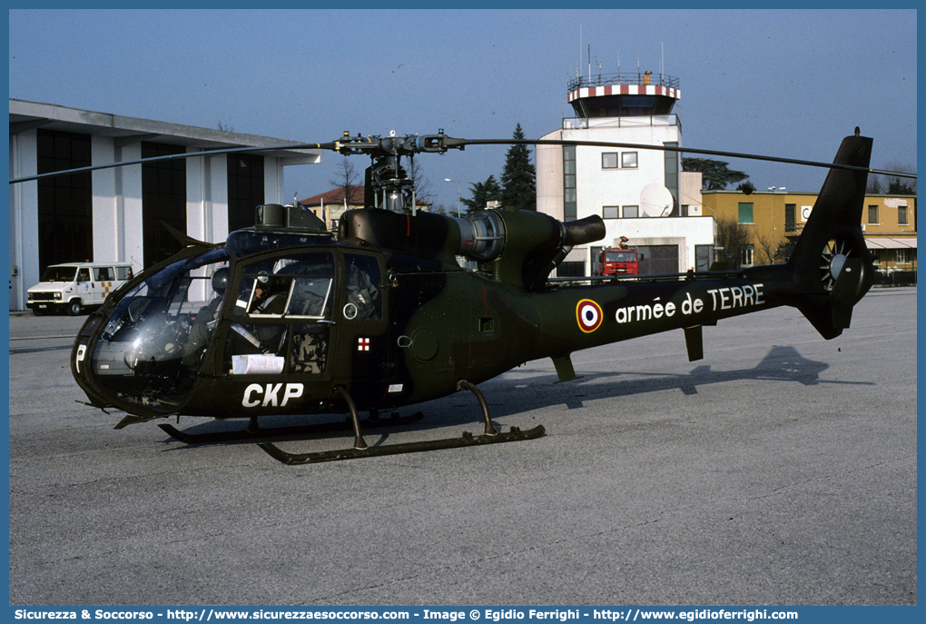 1372 / CKP
République Française
Armée de Terre
Escadrille Avion de l'Armée de Terre
Aérospatiale SA 341 Gazelle
Parole chiave: Republique;Francaise;Francia;Repubblica;Francese;République;Française;Armée;Terre;Escadrille;Avion;Aerospatiale;SA;341;SA341;Gazelle