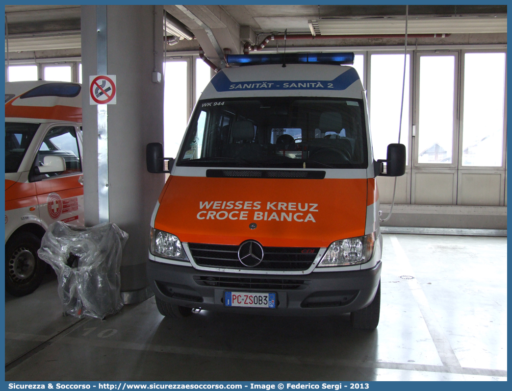 1468 (WK 944)
Croce Bianca - Weisses Kreuz
Protezione Civile - Zivilschutz
Mercedes Benz Sprinter I serie restyling
Parole chiave: Croce Bianca;Weisses Kreuz;WK;Sezione;Bolzano;Sektion;Bozen;Mercedes Benz;Sprinter;Protezione Civile;Zivilschutz