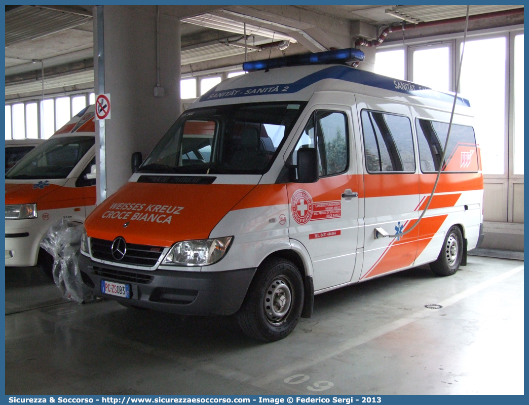 1468 (WK 944)
Croce Bianca - Weisses Kreuz
Protezione Civile - Zivilschutz
Mercedes Benz Sprinter I serie restyling
Parole chiave: Croce Bianca;Weisses Kreuz;WK;Sezione;Bolzano;Sektion;Bozen;Mercedes Benz;Sprinter;Protezione Civile;Zivilschutz