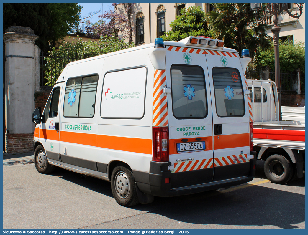 152
Pia Opera Croce Verde Padova
Fiat Ducato II serie restyling
Allestitore MAF S.n.c.
(variante)
Parole chiave: Pia;Opera;Croce;Verde;Padova;Ambulanza;Fiat;Ducato;MAF;M.A.F.