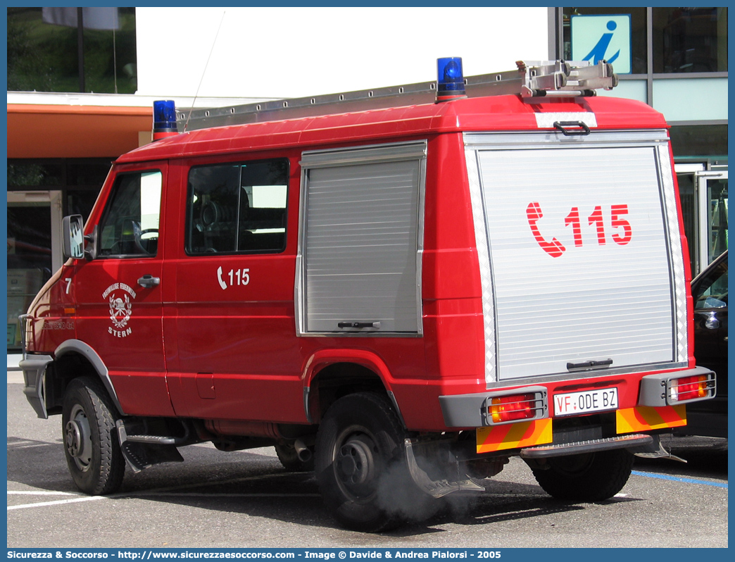 VF 0DE BZ
Vigili del Fuoco Volontari La Villa
Freiwillige Feuerwehr Stern
Iveco Daily 35-10 II serie 4x4
Parole chiave: VF;VFV;V.F.;V.F.V.;Vigili;Fuoco;Volontari;Freiwillige;Feuerwehr;Iveco;Daily;35-10;35;10