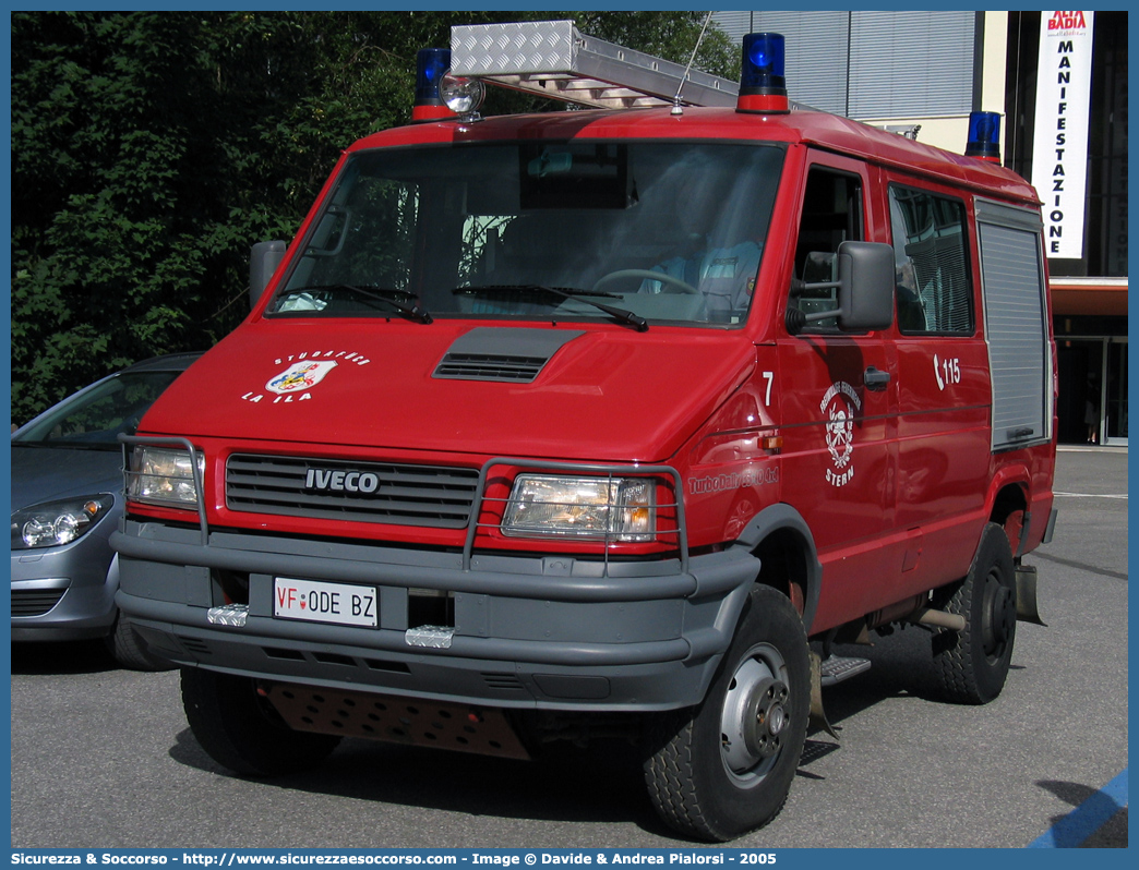 VF 0DE BZ
Vigili del Fuoco Volontari La Villa
Freiwillige Feuerwehr Stern
Iveco Daily 35-10 II serie 4x4
Parole chiave: VF;VFV;V.F.;V.F.V.;Vigili;Fuoco;Volontari;Freiwillige;Feuerwehr;Iveco;Daily;35-10;35;10